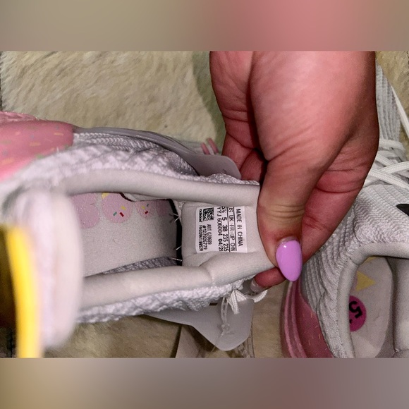 Adidas Ultra Boost - Picture 2 of 5